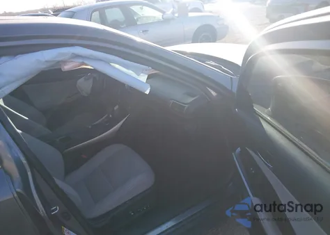 2016 Lexus Is 200T из США, поврежденный, VIN JTHBA1D2XG5014443